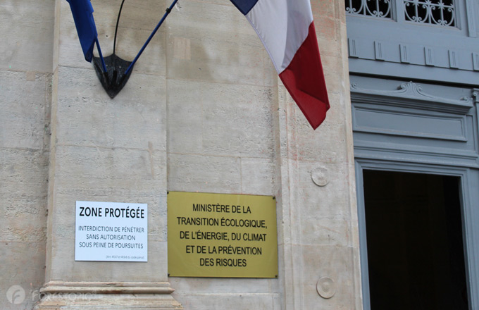 Le ministère de la Transition écologique, à Paris, et sa plaque pas encore à jour, ce 8 janvier 2025 (crédit photo: CC/Forestopic)