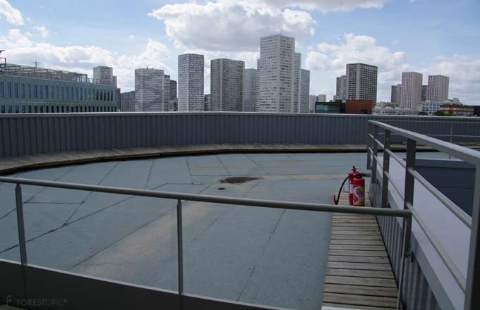 Toiture terrasse avec lames de bois étanchéifiées (photo: Forestopic)