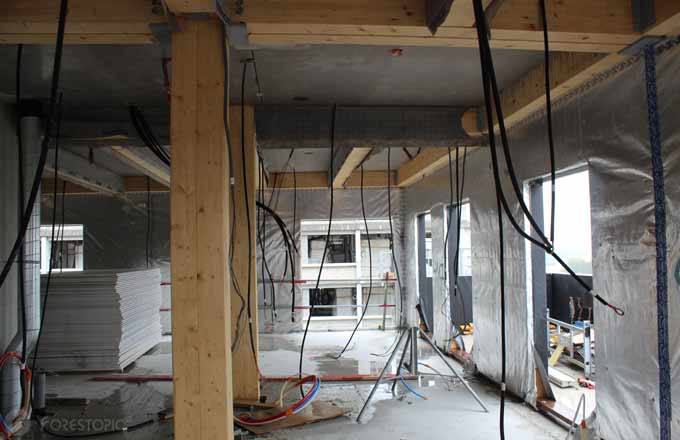 Logement du secteur E du Village des athlètes, avec des poteaux-poutres en bois et des murs à ossature bois (crédit photo: CC/Forestopic)